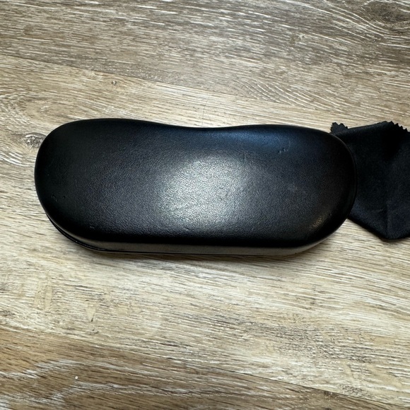 Ray-Ban Black Glasses Case with Cloth - Picture 3 of 3